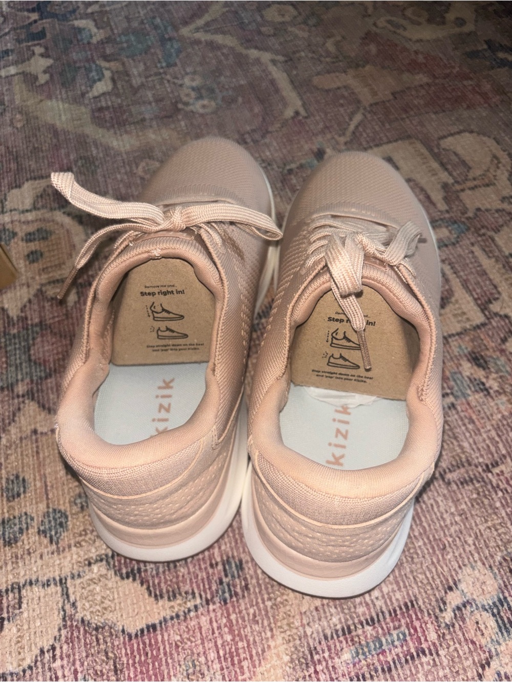 Kizik Slip-On Athletic Sneaker in Blush Pink - new in box - Picture 4 of 5